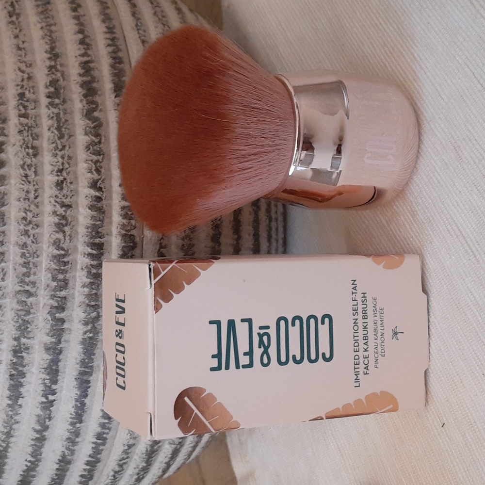 COCO AND EVE LIMITED EDITION SELF TAN FACE KABUKI BRUSH NEW BNIB